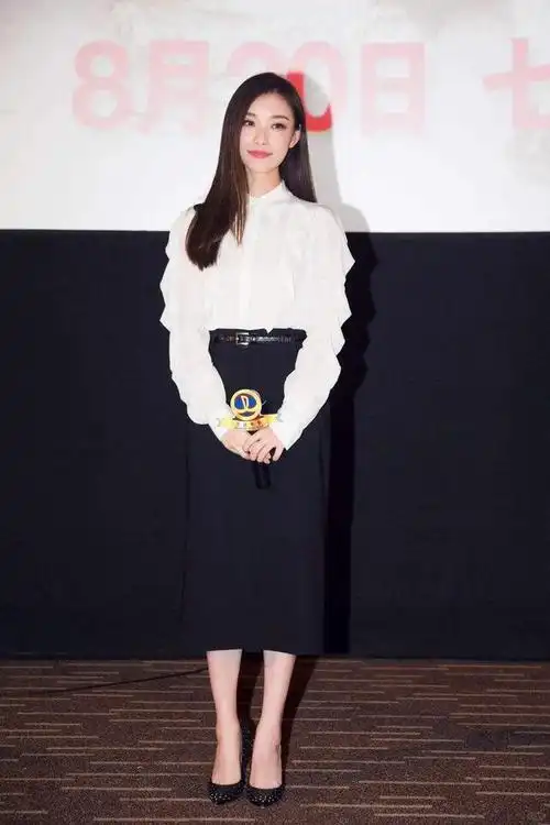 倪妮白衬衣穿搭,适用于春天日常通勤