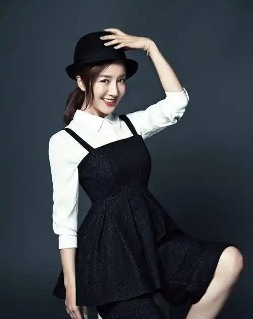 她非常的漂亮,戏里狠,戏外萌,李依晓真的不止一面_表演_辽宁省_何润东