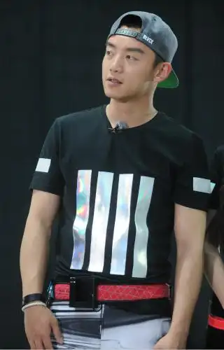 郑恺搭档江疏影忆青春 学生时期旧照曝光