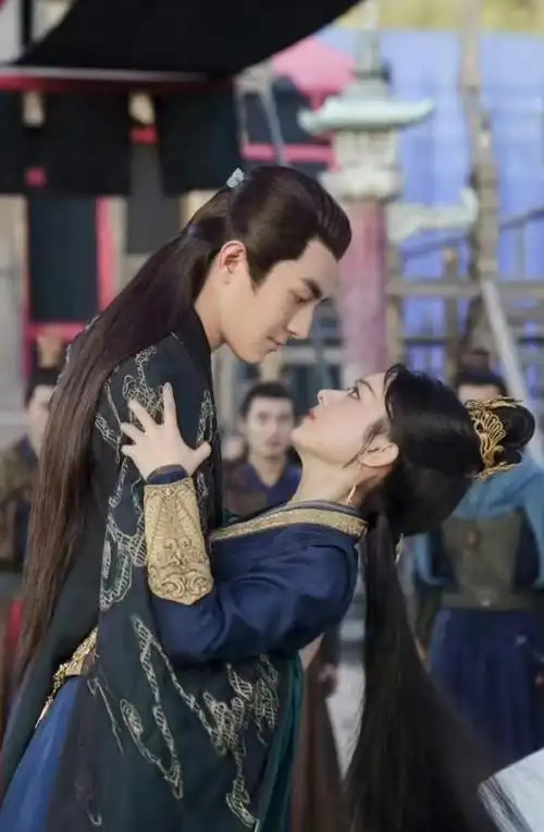 粉丝称林更新火了,回应小事情|吻戏|沈璃|赵丽颖|小说改编片_网易订阅