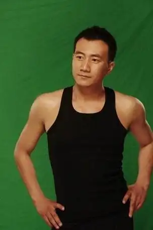 53岁的胡军,不惧绯闻与师妹相濡以沫23年,终于熬出了老戏骨风范