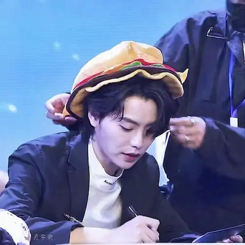 自修肖宇梁头像