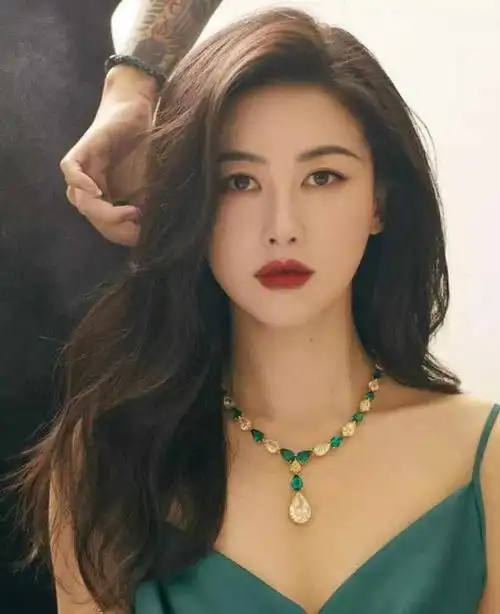 霸占全球最美面孔8年的朱珠微胖但穿衣得体艳而不俗太迷人