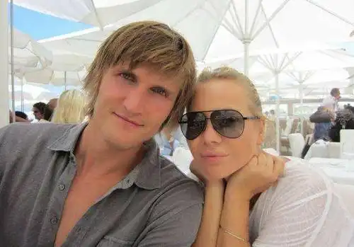 还有这等福利基里连科的歌星妻子允许他每年出轨一次