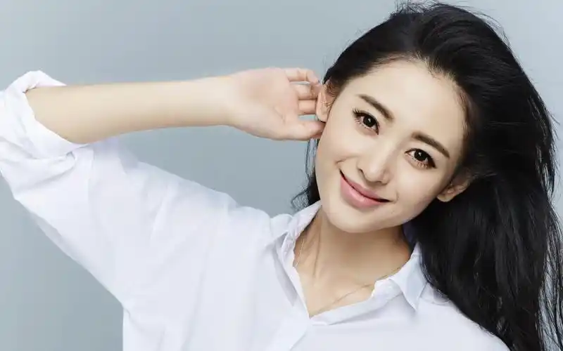 爽朗大气的张天爱