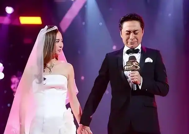 和马景涛离婚后,单身带俩娃的吴佳尼,终于活成了自己