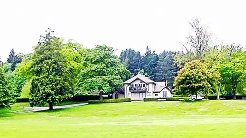 这是北美最大的市内森林公园"stanly park",我们围着公园走了一圈,整