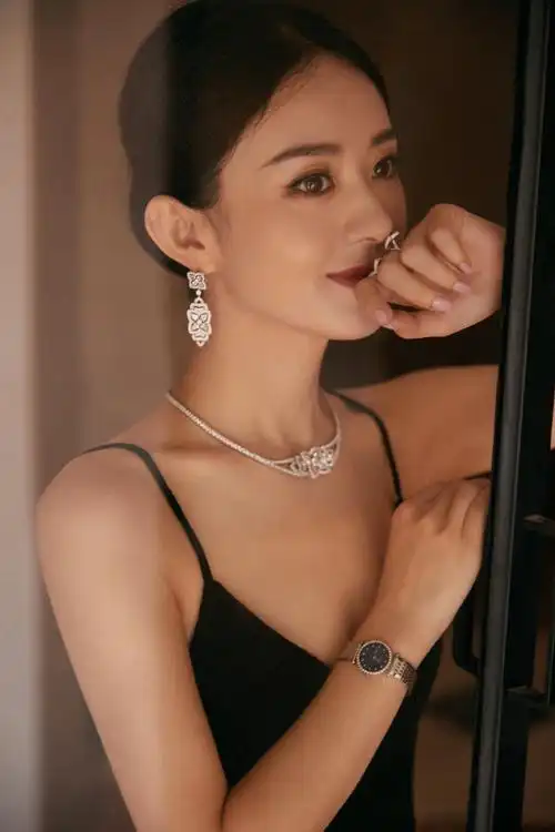 赵丽颖贵气的闪