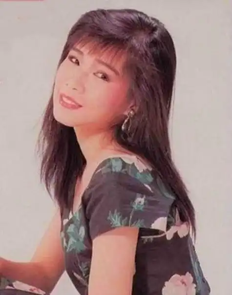 韩宝仪现在生活图片(更是为了感情还隐退娱乐圈)(4)