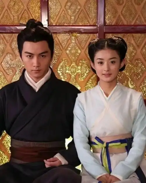 陈晓在赵丽颖生日这天,特地发了条微博送上祝福,文字还挺有深意的.