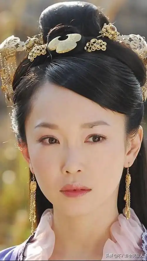 二,塌鼻梁:梁小冰,范文芳