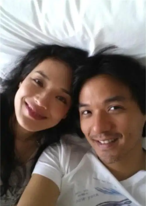 4月16日,冯德伦在社交平台晒出一张老婆的丑照,为老婆舒淇庆生,可谓别