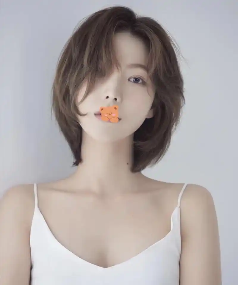 圆脸方脸短发分享甜美挂耳潮短发女生短发分享用很多种层次结构的方式