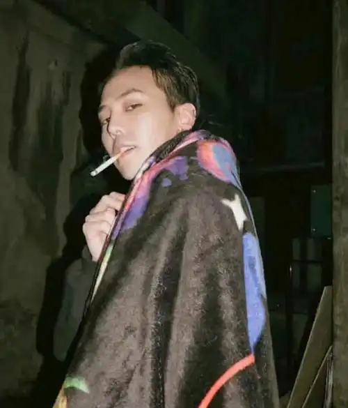 考古 权志龙与烟