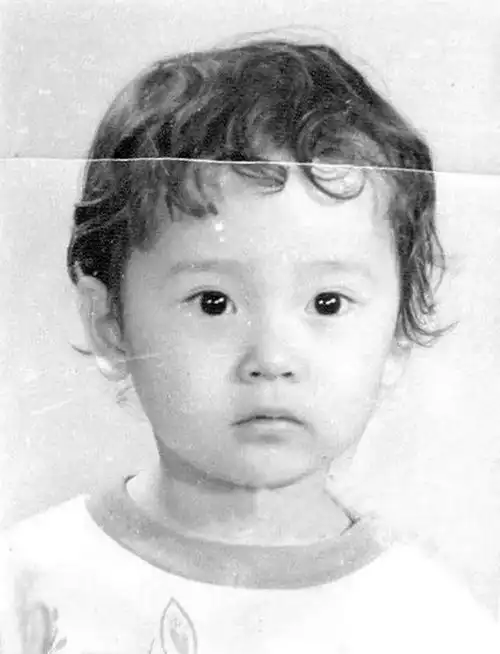 唐嫣要是不说明,还真的看不出来这是唐嫣小时候的照片.