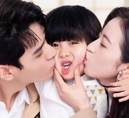 周雨彤入戏太深,花絮中抱紧龚俊求亲亲,男方一脸宠溺看着她闹