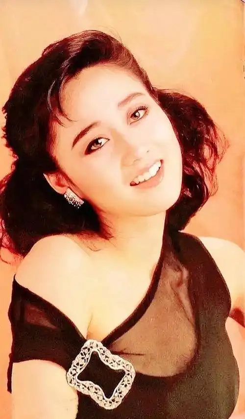 利智:一位闪耀的演艺之星利智,一位备受瞩目的女演员,不仅在演艺事业