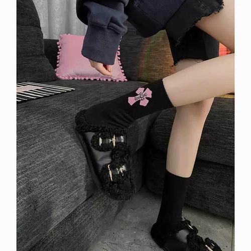 外穿四季黑色袜子女中筒袜春秋款纯棉长筒过膝袜 个性皮标条纹袜