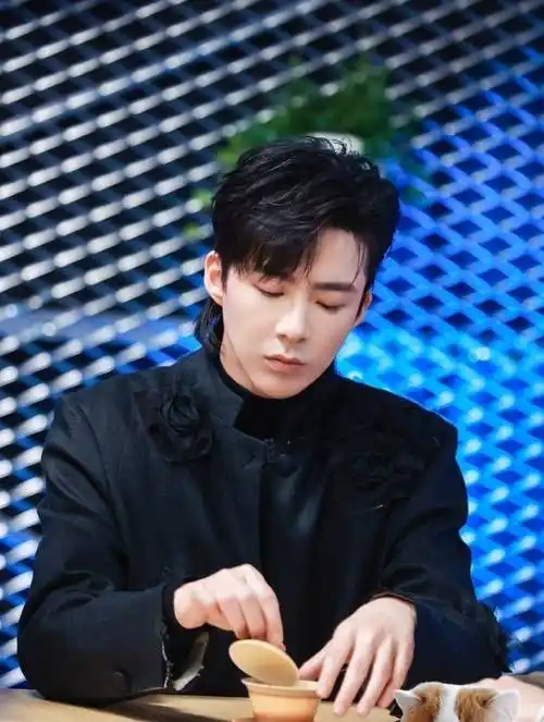 原创景甜太可爱了花5元在刘宇宁出镜间点周杰伦与林俊杰歌曲听后直言