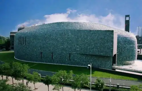 清华大学清华大学的清华美院是中国最好的美术学院,在世界上的排名也