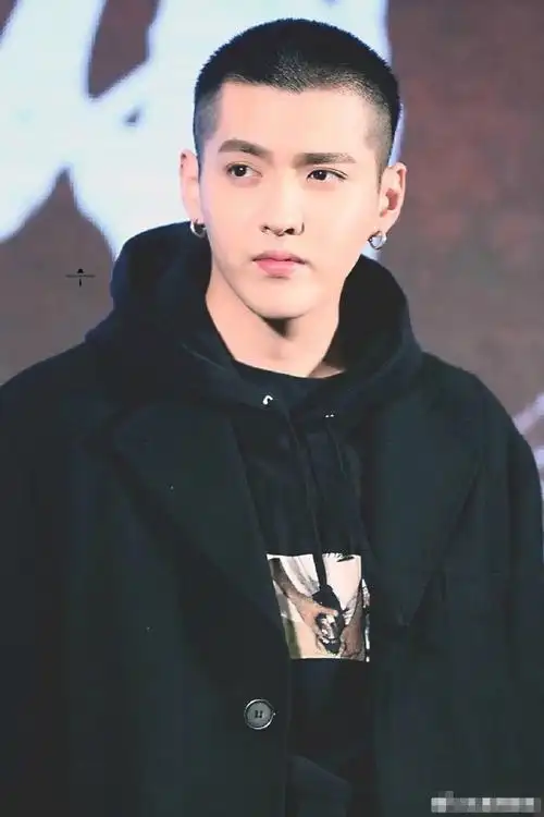 据悉,2022年11月25日,法院对吴亦凡案作出一审判决,对被告人吴亦凡数