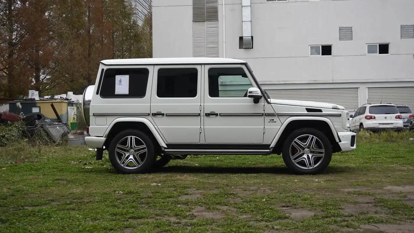 白色大g换装新款巴博斯g800,更加亮眼!