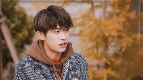 阳光小鲜肉易烊千玺青春干净写真