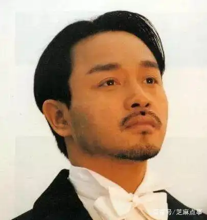 哥哥张国荣留胡子确实很有味道,当年《上海滩》风靡一时.