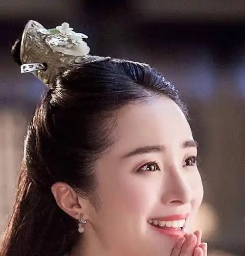 姐姐靠智商,而妹妹却踏入娱乐圈,双胞胎如今差距明显_胡冰卿_胡玉洁