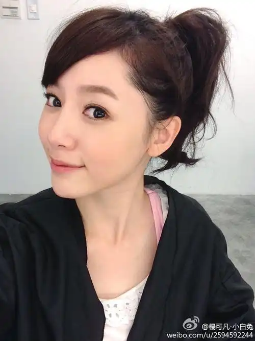 自杀台湾女星杨可涵获救12天后去世 生前私照清纯可