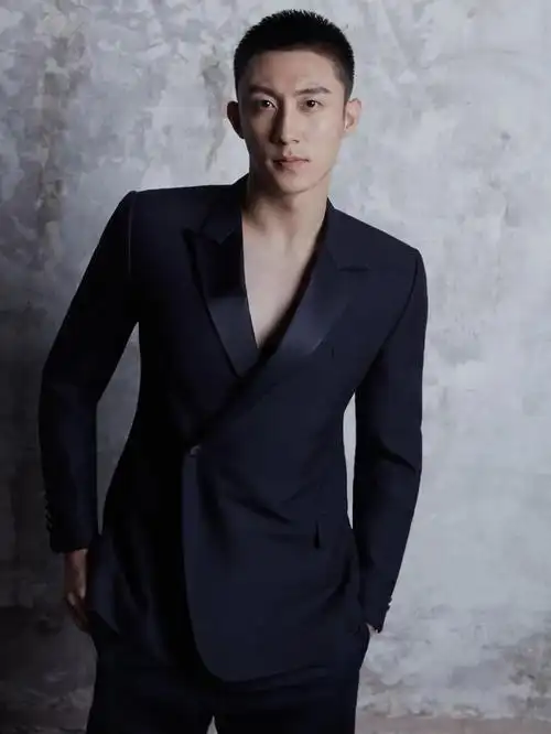 全新dior迪奥中国旷野男士香水系列形象大使黄景瑜