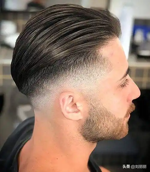 男士发型新风尚:两侧铲短,头顶锡纸烫,纹理烫与短寸头