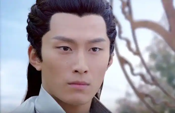 裕王(牛骏峰饰)牛骏峰饰演的裕王干啥啥不行,却每天逍遥自在.