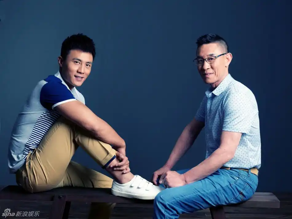 杜淳杜志国父亲节大片 嬉笑打闹温馨父子情(图)_高清图集_新浪网