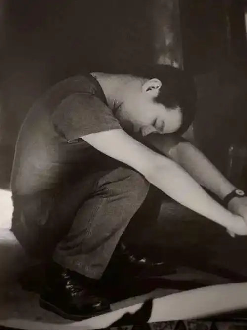 那年,黑豹去海南演出, 窦唯突然剪掉了标志性的长发, 所有乐队成员都