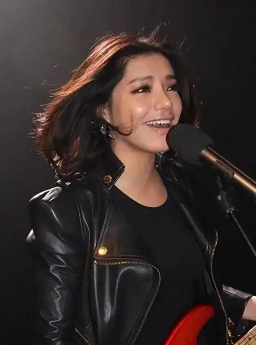 整容整得只剩眼珠子是原装的,江映蓉,你后悔了吗?