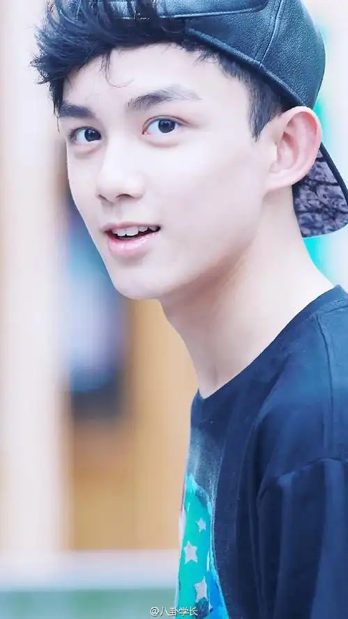国家也有帅气的十五岁啊,比如娱乐圈里的tfboys队长王俊凯和演员吴磊