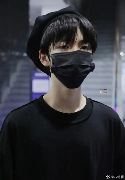 爱豆有多喜欢戴帽子#贺峻霖与贝雷帽契合度百分之百建议半永久