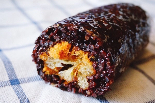 一般一份糯米饭团的成本价在两元左右,卖家在5元左右,一份糯米饭团的