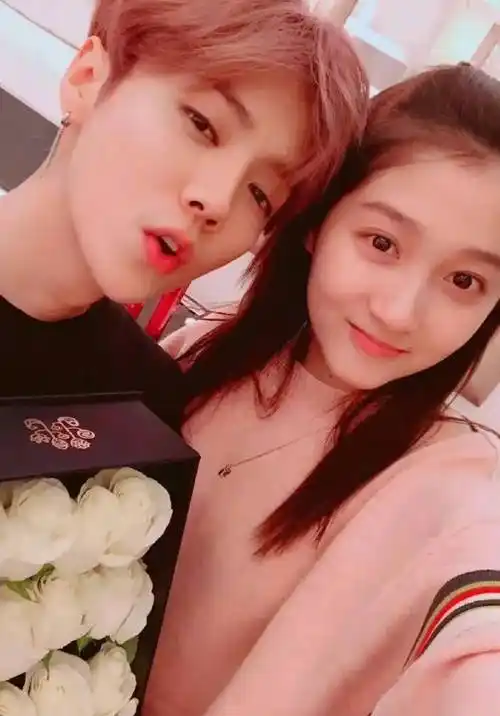 曝关晓彤鹿晗已领证结婚,女方父母做生意赔钱,男方曾多次帮填坑_双方