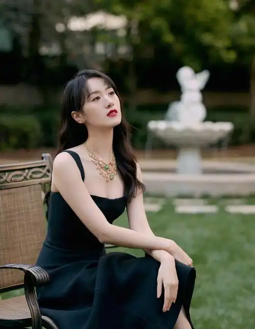 袁冰妍黑色连衣裙性感写真图片24