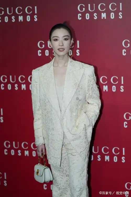 美神降临!倪妮穿白色蕾丝西装美出新高度,网友:好顶的脸!