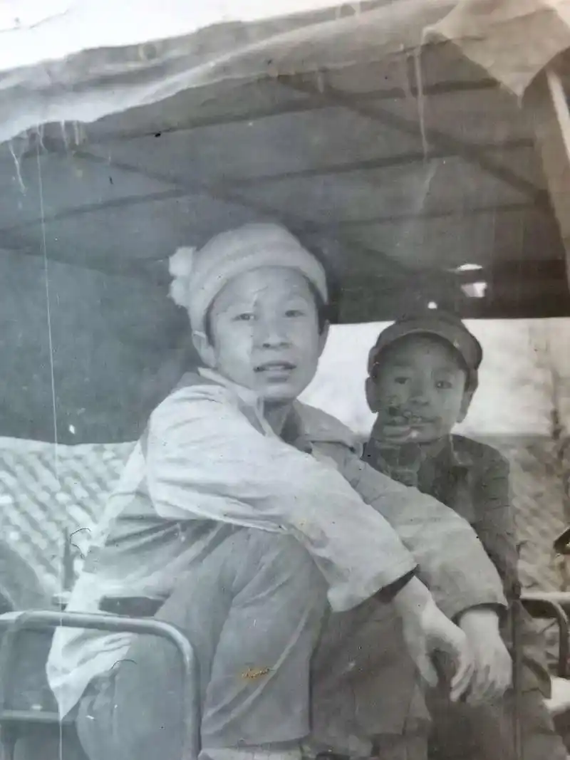 最珍贵的照片 #满满的回忆再也回不去的过去 #好怀念那个无 - 抖音