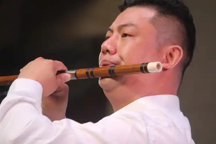 江苏籍优秀青年竹笛演奏人才的雄姿