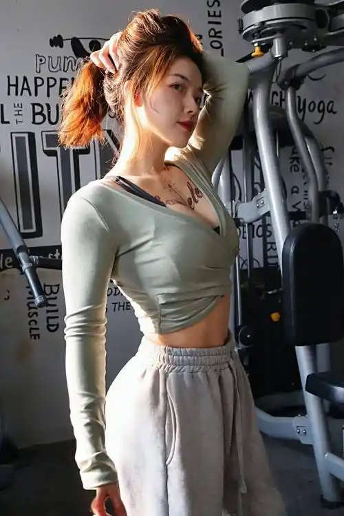 95年国产辣妈晒出腰精照性感又火辣真不敢多看