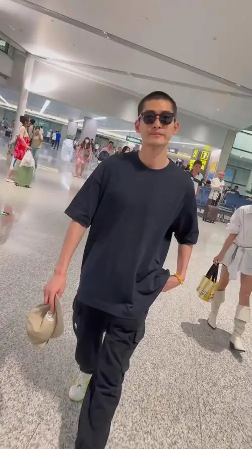 张翰机场新造型