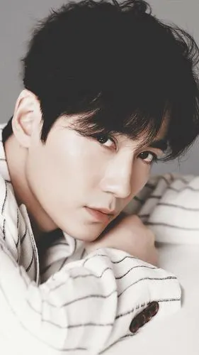 朱一龙 无水印修图 高清壁纸 1p