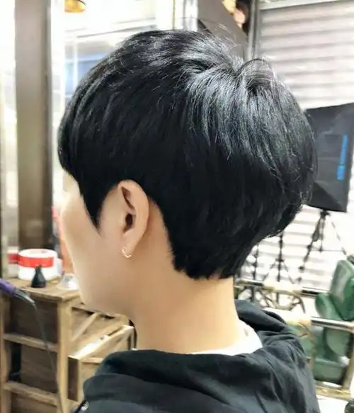 2018流行"锅盖头",女士短发了解一下!