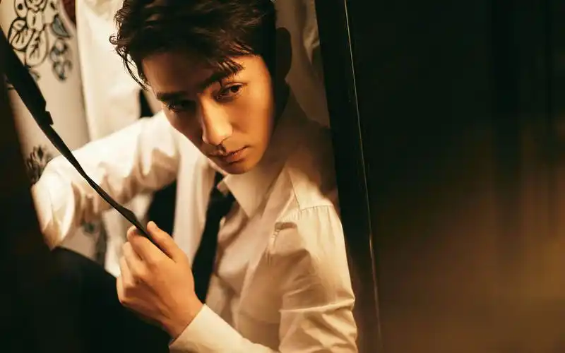 朱一龙西装儒雅高清桌面壁纸