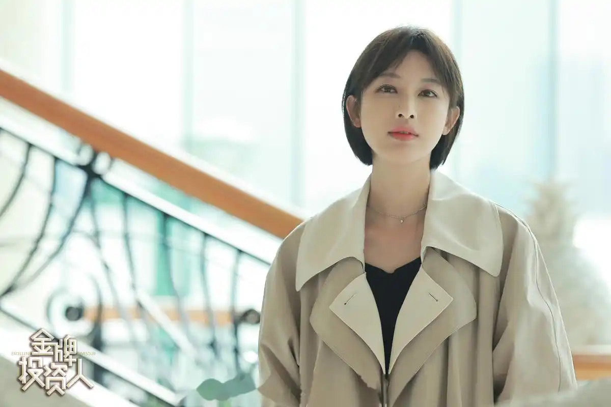 电视剧《金牌投资人》今晚开播,张俪演绎金融界霸道女总裁苏晋,更是